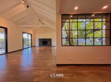 Casa · 193m² · 4 Ambientes · 4 Cocheras · Casa en Venta en Arenas del Sur