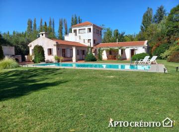 Casa · 384m² · 5 Dormitorios · 2 Cocheras · Casa en Calle Medrano - Chacras de Coria
