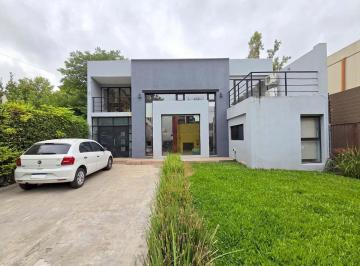 Casa · 190m² · 4 Ambientes · 1 Cochera · Casa de Diseño 4 Amb - Parque Leloir