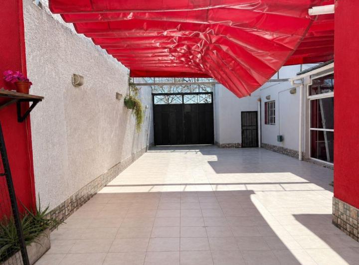 Bodega-Galpón · 200m² · 5 Ambientes · 3 Cocheras