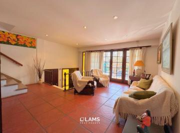 Casa · 313m² · 4 Ambientes · 1 Cochera · Chalet 4 Ambientes en Venta - Barrio Chauvin. Apto Crédito