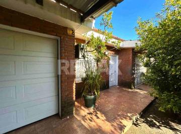 Casa · 64m² · 2 Ambientes · 2 Cocheras · Venta Casa, Buceo, Padrón Único,.
