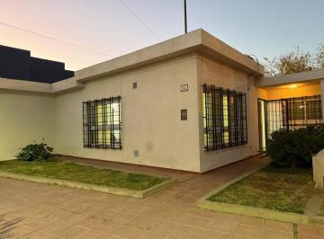 Casa de 6 ambientes, Villa Nueva · Casa en Venta C/ Cochera en Villa Nueva