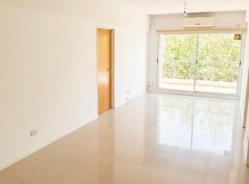 Departamento de 3 ambientes, Flores · 3 Amb C/ Patio, Parrilla y Habitación en Suite. Muy Luminoso