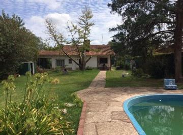 Casa · 230m² · 5 Ambientes · 1 Cochera · Venta Casa 5 Ambientes en Moreno con Pileta