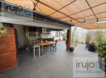 PH · 82m² · 4 Ambientes · PH de 4 Ambientes en Floresta con Quincho y Terraza en Impecable Estado