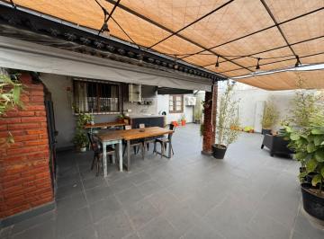 PH · 82m² · 4 Ambientes · PH de 4 Ambientes en Floresta con Quincho y Terraza en Impecable Estado