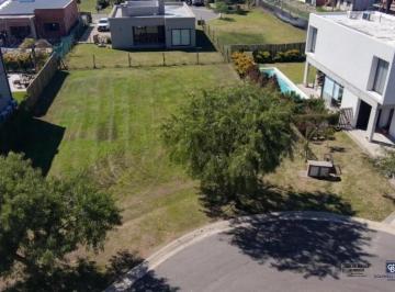 Terreno · 517m² · Venta de Lote Interno 517 m² en Cul de Sac Orientación Noreste en Santa Emilia, Pilar del Este
