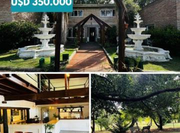 Local comercial de 4 ambientes, Castelli · Gran Salon en Venta