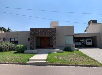 Casa de 6 ambientes, El Challao · Casa en Venta C/ Cochera en El Challao