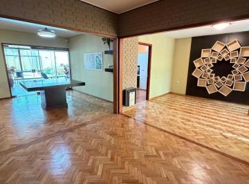 Casa · 295m² · 10 Ambientes · 3 Cocheras · Importante Propiedad en Venta