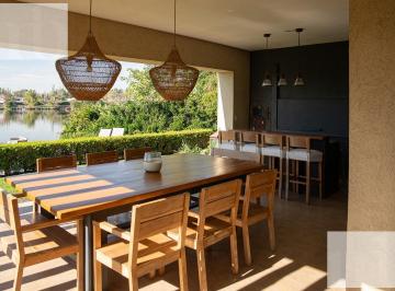 Casa · 373m² · 9 Ambientes · 4 Cocheras · Casa a La Laguna en Talar del Lago II