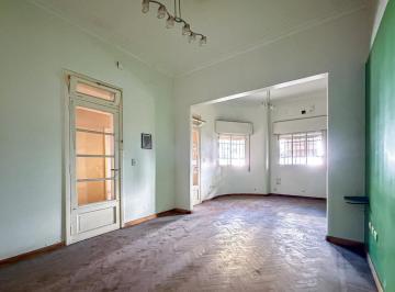 Casa · 230m² · 5 Ambientes · 1 Cochera · Venta - Casa 4 Dorm. con Cochera en Abasto, Rosario