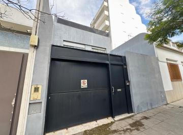 Casa · 180m² · 5 Ambientes · Casa Chalet en Venta en Villa del Parque, Capital Federal, Buenos Aires