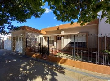 Casa · 250m² · 3 Ambientes · 1 Cochera · Casa 3 Amb con Depcia. Garage, Patio y Galpon con Entrada Totalmente Independiente - Zona: Venado Tu
