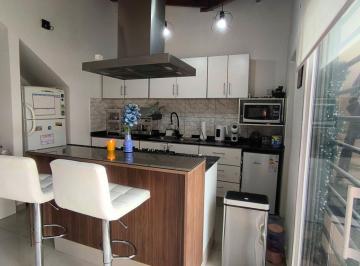 PH · 91m² · 3 Ambientes · 1 Cochera · PH en Venta con Cochera y Patio