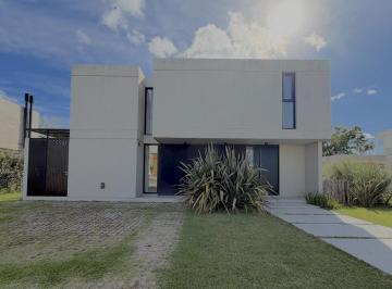 Casa · 152m² · 4 Ambientes · 2 Cocheras · Casa en Greenville Polo & Resort
