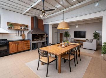 Casa · 143m² · 4 Ambientes · 1 Cochera · Casa en Venta 4 Ambientes con Patio y Terraza