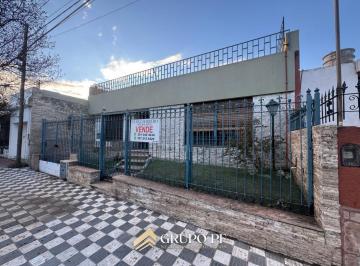 Casa · 206m² · 7 Ambientes · 1 Cochera · Casa Apto Credito a m de Av Sabattini