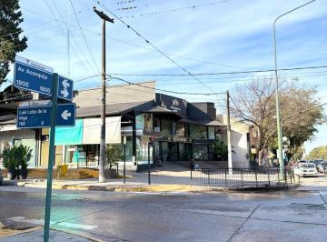Casa · 250m² · 4 Ambientes · Casa en Venta en Av Aconquija Al 1800, Amplio Terreno