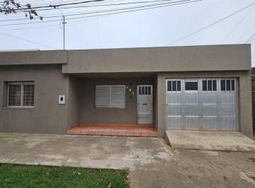 Casa · 114m² · 4 Ambientes · 1 Cochera · Venta/casa 2 Dor Apta Credito/bº Italia/rafaela