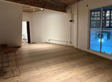 Oficina comercial · 37m² · Moderna Oficina en Pompeya con Diseño Industrial y Baño Privado - Alquiler