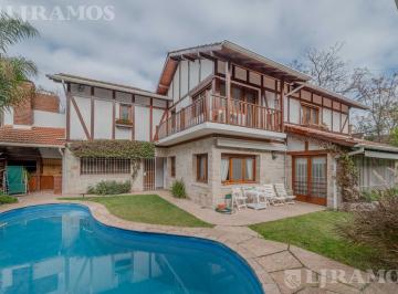 Casa · 342m² · 10 Ambientes · 6 Cocheras · Impecable Casa Estilo Ingles en El Exclusivo Barrio Parque Aguirre