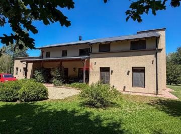 Casa · 305m² · 7 Ambientes · Casa en Venta en El Solar de Capilla, Exaltación de La Cruz, G. B. a. Zona Norte
