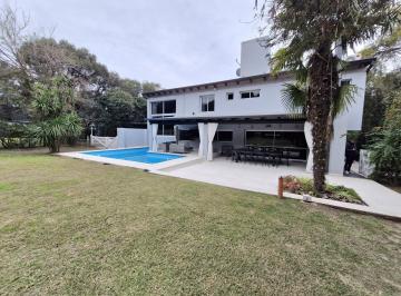 Casa · 391m² · 6 Ambientes · 1 Cochera · Lomas de La Carolina - Venta Casa - 391 m² Cub / 1500 Terr