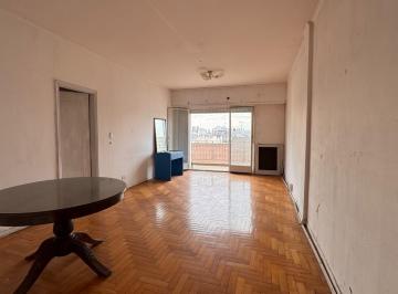 Departamento · 92m² · 4 Ambientes · Departamento de 4 Ambientes en Balvanera a Reciclar