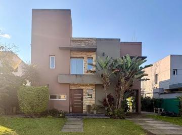 Casa · 198m² · 6 Ambientes · 2 Cocheras · Casa en Las Talitas