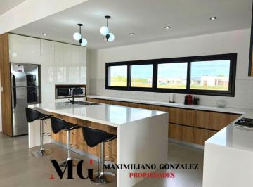 Casa · 320m² · 5 Ambientes · 1 Cochera · Casa Venta Fincas de San Vicente Sporting