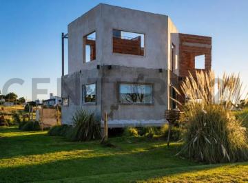 Casa · 160m² · 4 Ambientes · 2 Cocheras · Venta Casa 3 Ambientes Más Departamento 2 Ambientes en El Marquesado
