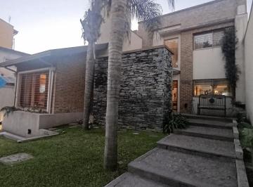 Casa · 330m² · 5 Ambientes · 6 Cocheras · Casa Venta en Berazategui Centro 6 Ambientes