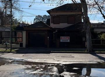 Casa de 6 ambientes, Hurlingham · Muy Buena Residencia