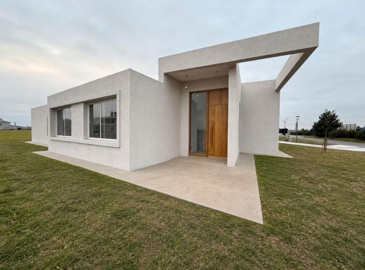 Casa · 160m² · 4 Ambientes · 2 Cocheras