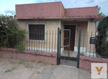 Casa · 80m² · 3 Ambientes · 1 Cochera · Casa en Venta - 2 Dorm. 1 Baño 1 Cochera - 450 m² - Fray Bentos