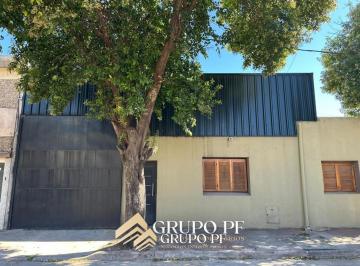 Bodega-Galpón · 183m² · 6 Ambientes · 1 Cochera · Casa + Galpon - Ideal Deposito!