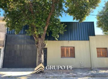 Bodega-Galpón · 183m² · 6 Ambientes · 1 Cochera · Casa + Galpon - Ideal Deposito!