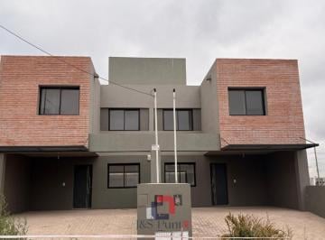 Casa · 116m² · 4 Ambientes · 2 Cocheras · Duplex en Rincones de Manantiales