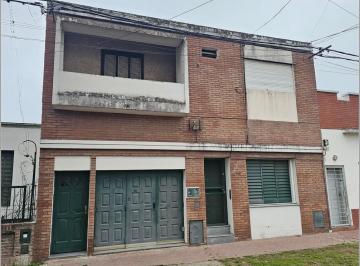 Casa · 80m² · 4 Ambientes · Vila Al 700 - Casa en Alquiler en Planta Alta de 2 Dorm. en Alberdi. a m de Bv. Rondeau