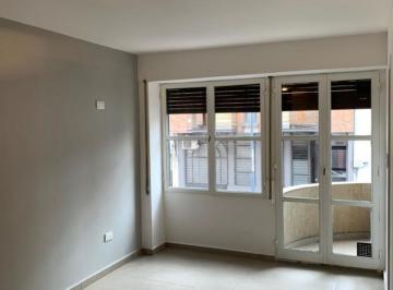 Departamento · 40m² · 2 Ambientes · Excelente Departamento de 1 Dormitorio con Balcón Al Frente – Barrio Alberdi