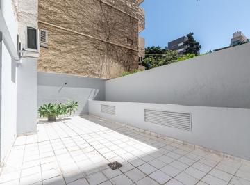 Departamento · 169m² · 4 Ambientes · 1 Cochera · Piso de Categoria de 4 Ambientes con Dependencia, Reciclado con Doble Patio y Cochera Fija.