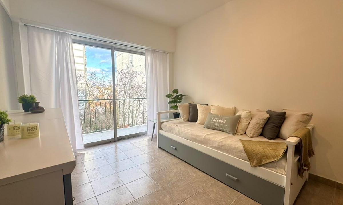 Departamento 2 amb con balcon a la calle