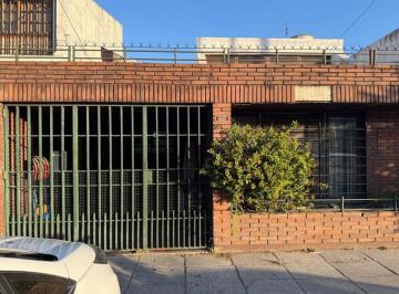 Casa de 5 ambientes, Pompeya · Casa Para Dos Familias