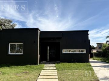 Casa · 132m² · 5 Ambientes · 2 Cocheras · Casa en Pilar