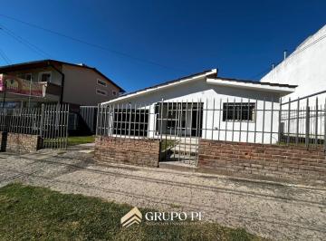 Casa · 185m² · 6 Ambientes · 2 Cocheras · Casa en Venta Villa Carlos Paz, Sobre Av Los Sauces