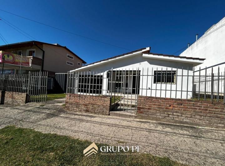 Casa · 185m² · 6 Ambientes · 2 Cocheras