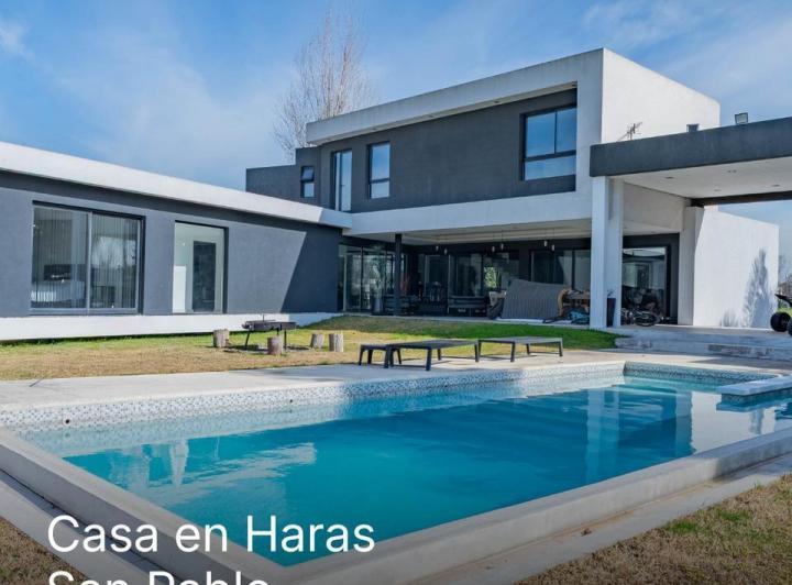 Casa · 340m² · 5 Ambientes · 3 Cocheras