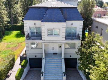 Casa · 560m² · 5 Ambientes · 4 Cocheras · Venta Casa 5 Ambientes Barrio Dorrego Quilmes